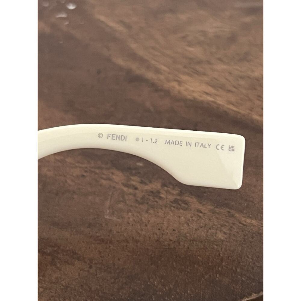 Fendi o’clock Fe40049I Sunglasses 25V White Ivory 54-17-145MM - Picture 7 of 8